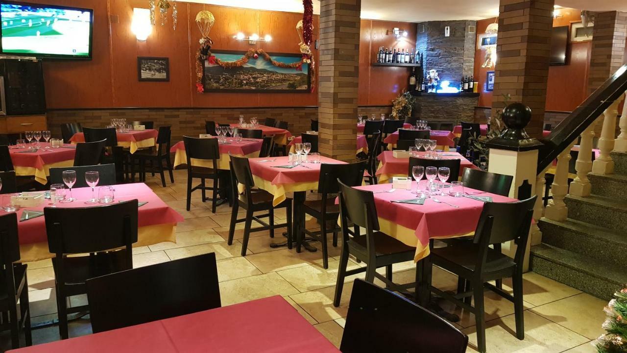 Hostal Plaza Эл Еспинар Экстерьер фото