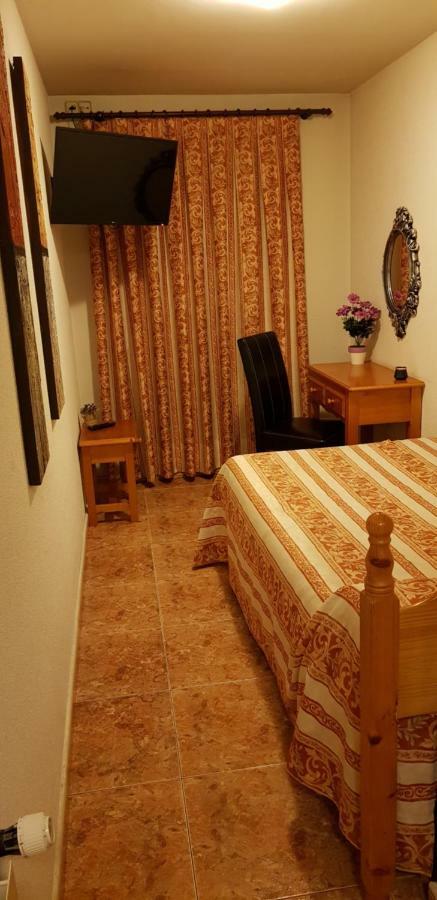 Hostal Plaza Эл Еспинар Экстерьер фото