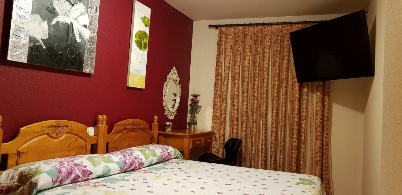 Hostal Plaza Эл Еспинар Экстерьер фото
